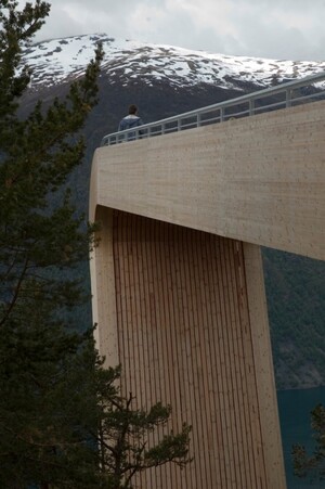 Aurland-Look-Out-05-685x1030