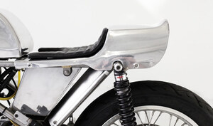 customized-vintage-racing-motorcycle-by-sebastian-errazuri-designboom-54
