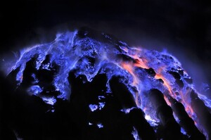 blue-lava-flames-grunewald-1_75878_990x742-640x425