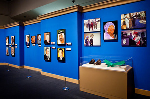 george-w.-bush-exhibits-30-painted-portraits-of-world-leaders-designboom-02