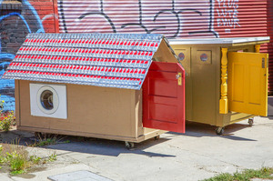 gregory-kloehn-turns-trash-into-vibrant-houses-for-the-homeless-designboom-11