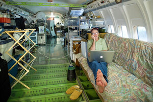 retired-boeing-727-recycled-home-bruce-campbell-1