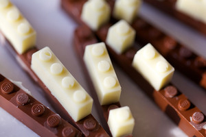 Functional-Chocolate-LEGO-Blocks-by-Akihiro-1