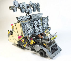 The-Vehicles-of-Mad-Max-Fury-Road-In-Shiny-LEGO-7