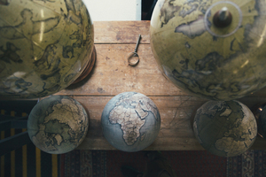 Mini-Globes-and-Livingstones-by-Gareth-Pon