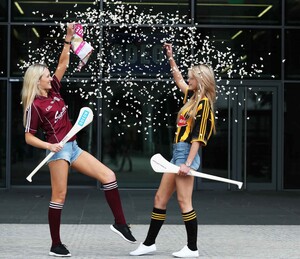 NO REPRO FEE FEE. 1/9/2015. Fighting for the popcorn Models Jenny Jonhson (Kilkenny City ) and Leah Tiernan (Knocknacarra Galway) wear their county colours at ODEON Point Village to celebrate ODEON Cinemas partnership with the GAA to screen the All Ireland Hurling final this Sunday 6th September. FREE tickets for this iconic Irish sporting event are available online now at GAA.tickets.ie. Photo: Leon Farrell/Photocall Ireland.